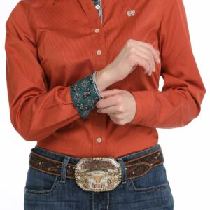 Blusa Cinch vaquera Arena Fit color terracota.
